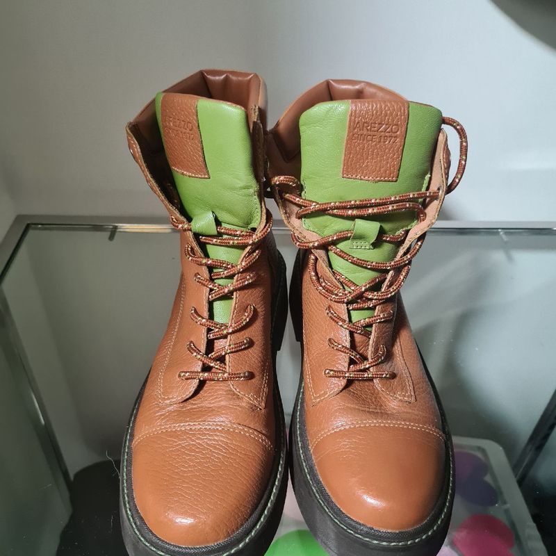 Bota sales arezzo caramelo