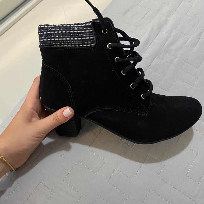 Bota Aveludada Preta, com Salto Baixo Bota Feminina Di Santinni