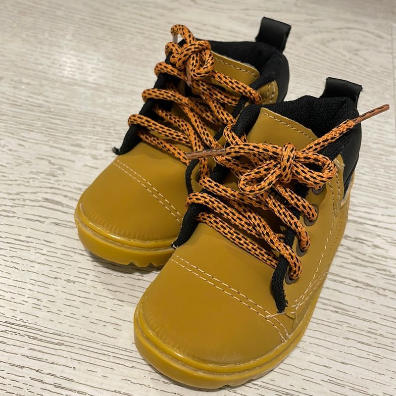 Bota caterpillar best sale para bebe