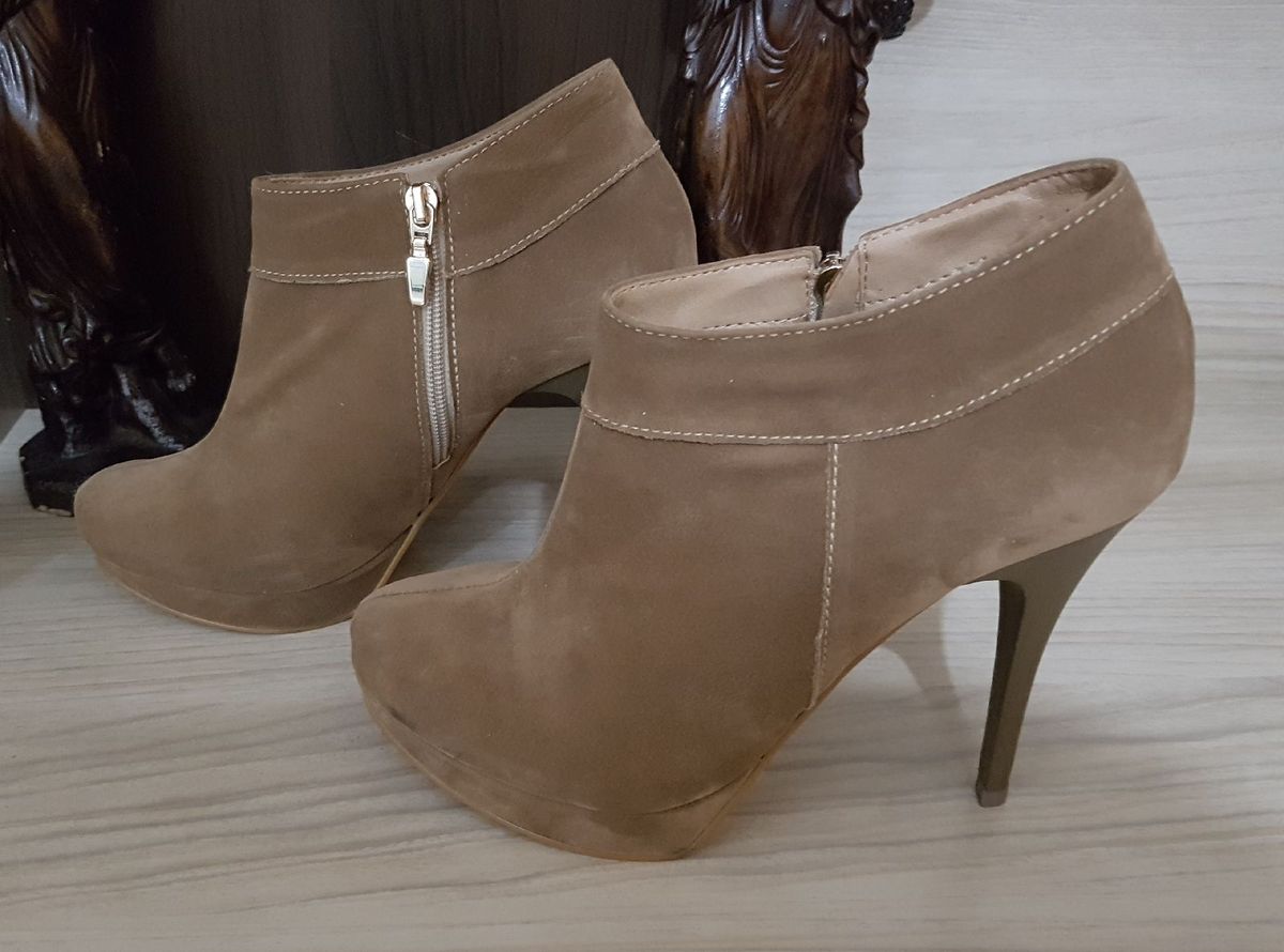 bota bege cano curto