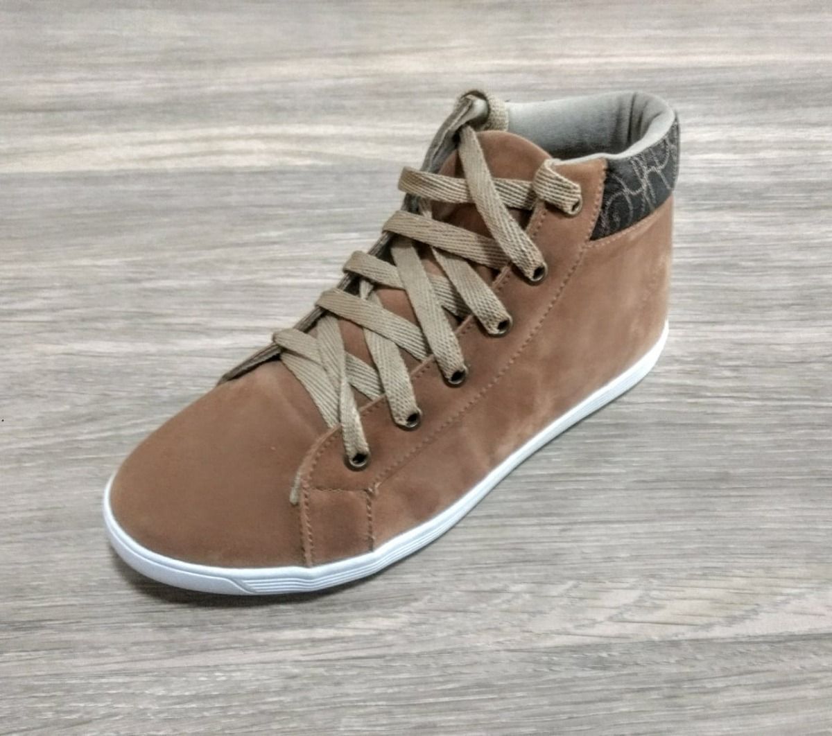 tenis botinha camurça