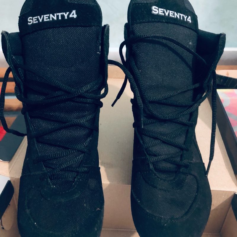 Bota de best sale treino seventy4