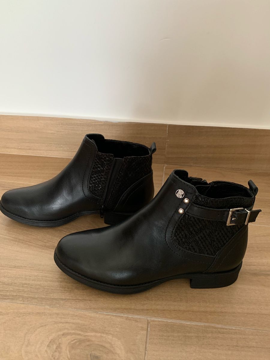 bota cano curto preta bottero