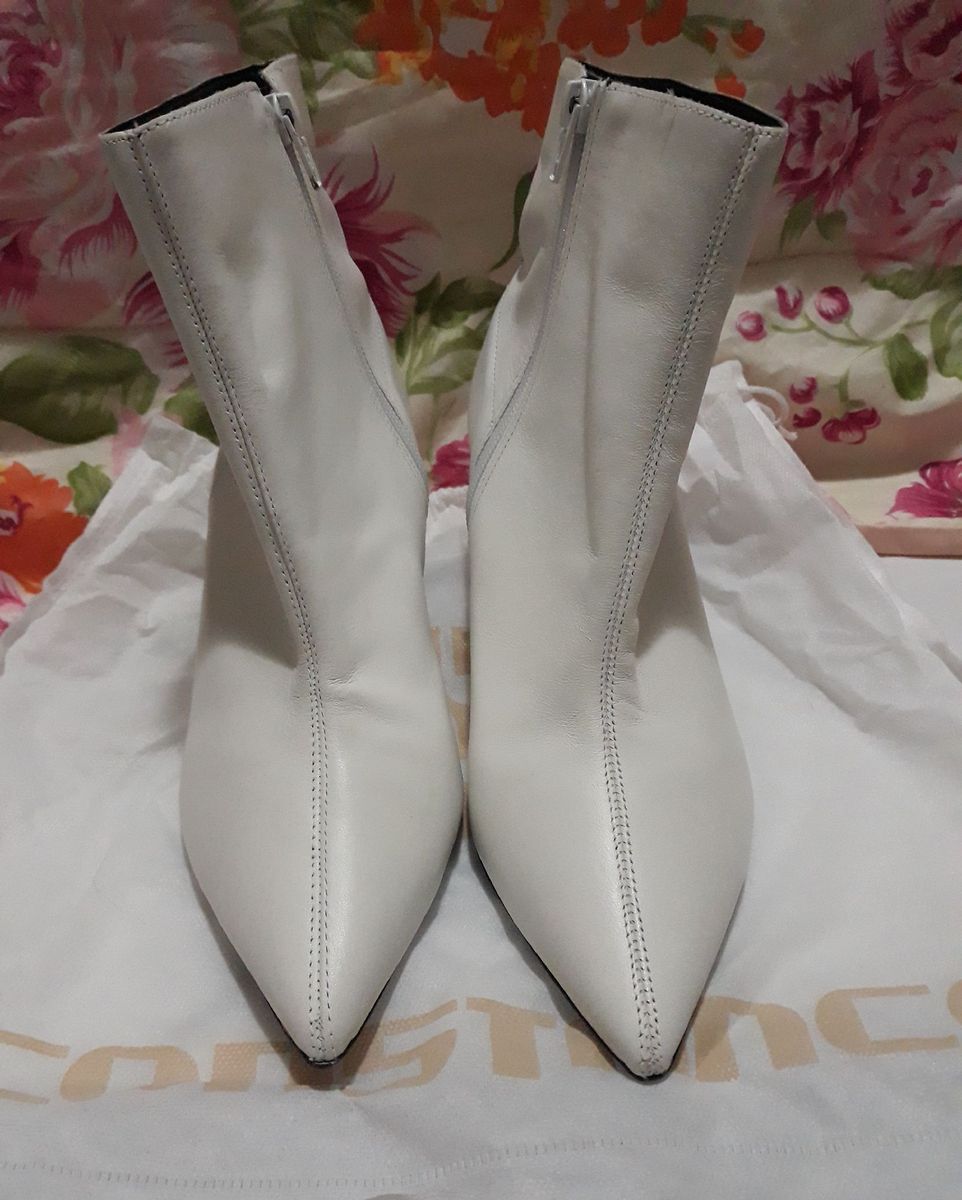 bota branca constance