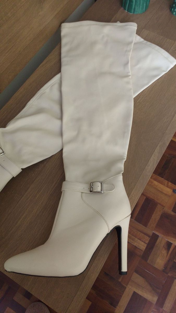 bota branca over the knee