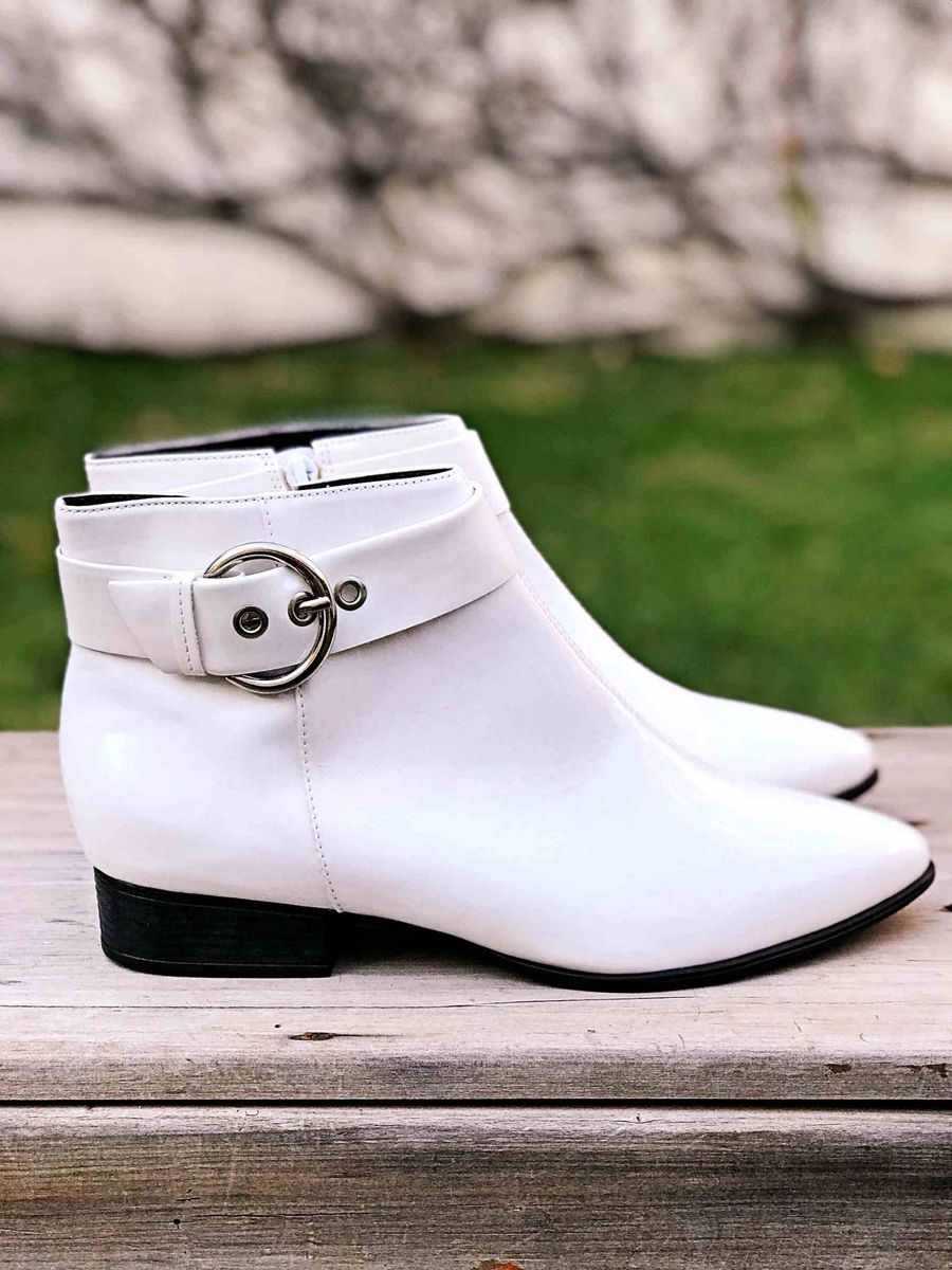 bota branca via uno