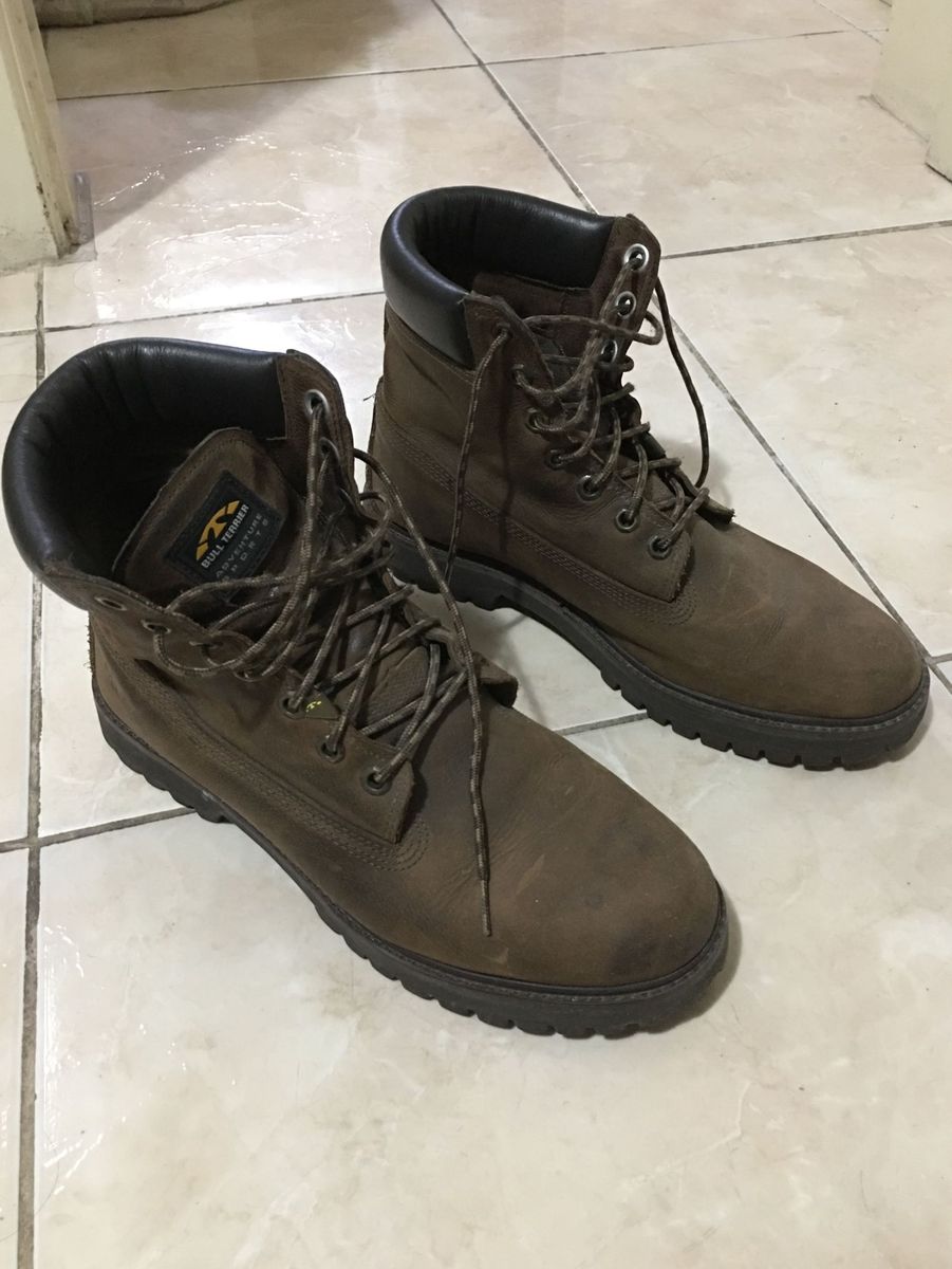 bota bull terrier masculina amarela