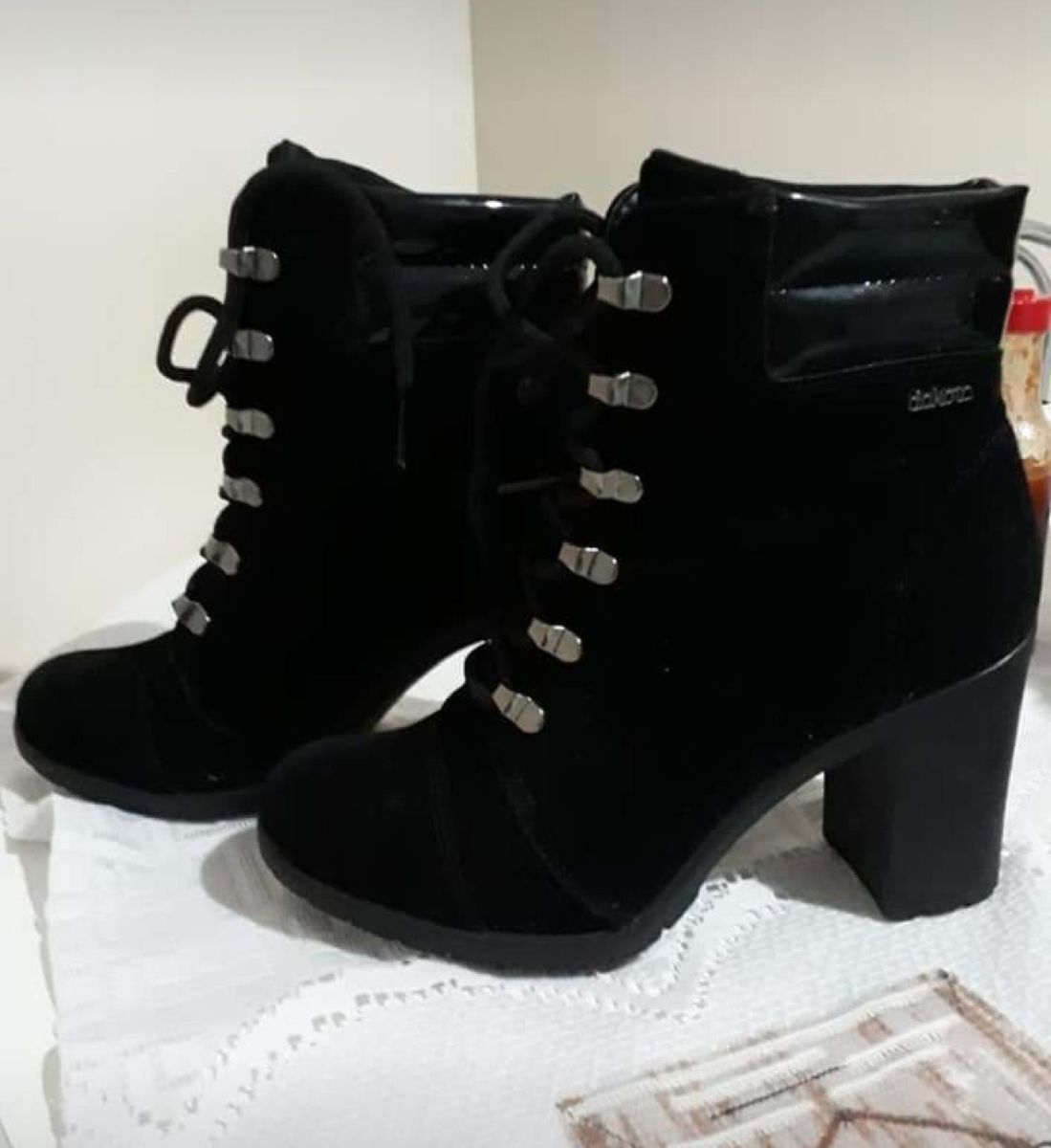 bota dakota camurça
