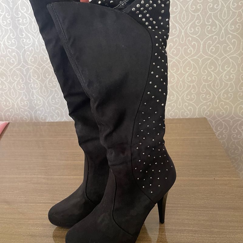 Bota Cano Alto Salto Fino Preta de Veludo com Brilho Vizzano