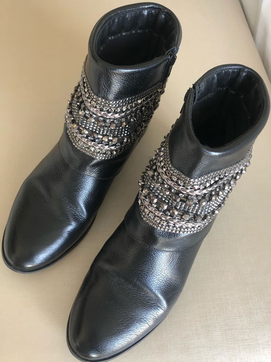 bota cano curto com strass