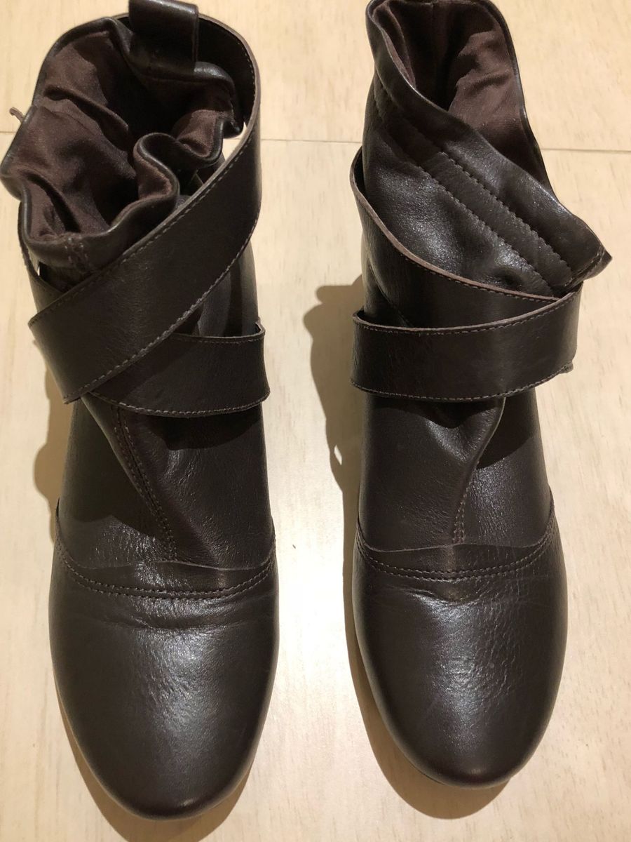 bota com salto interno arezzo