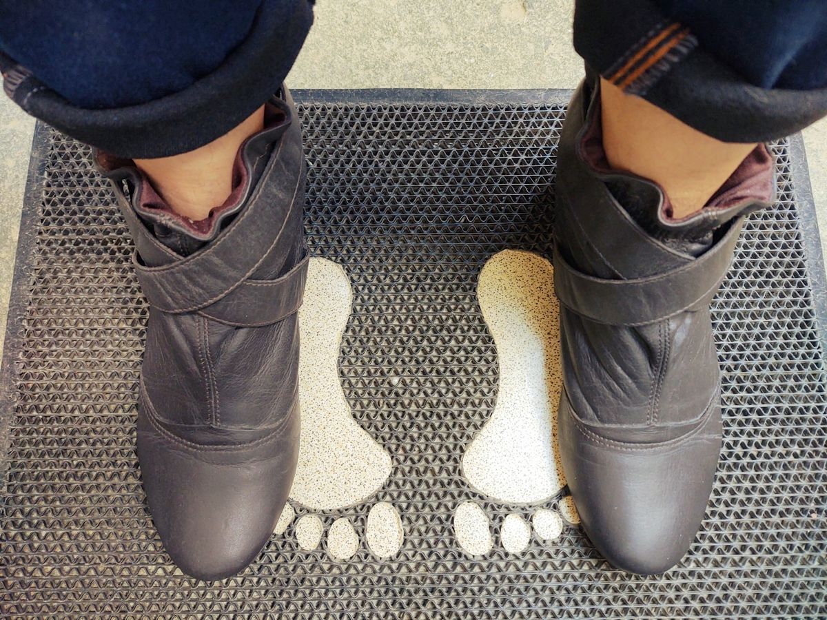 bota com salto interno arezzo