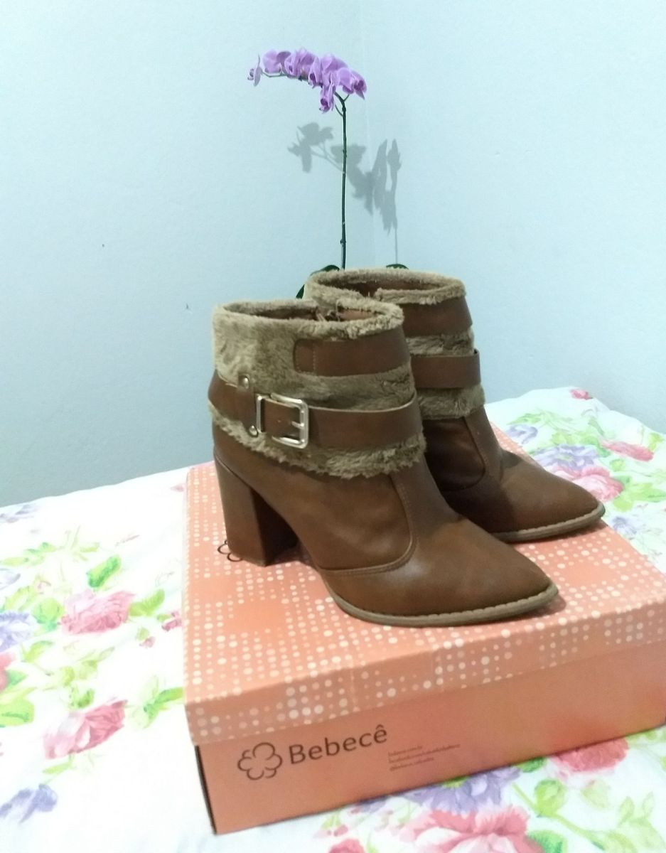 bota bebece cano curto caramelo