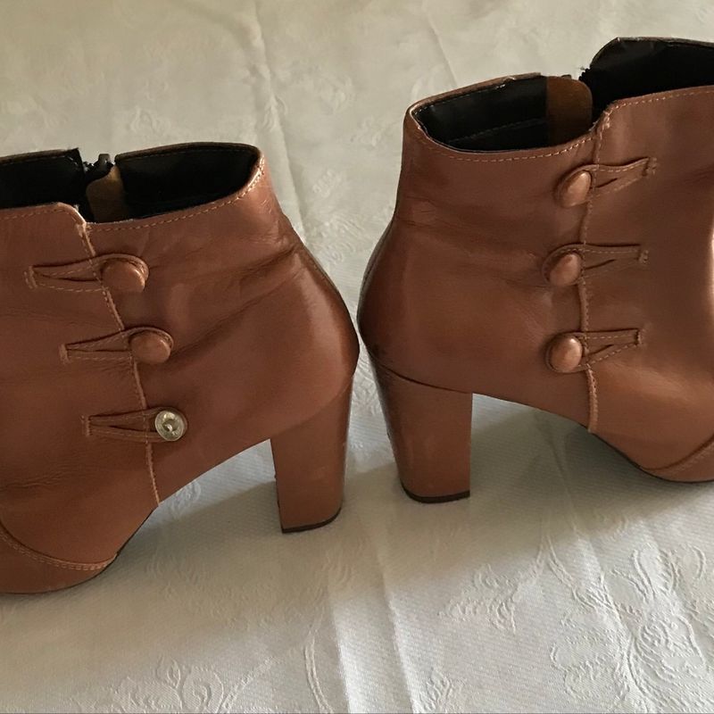 Bota Cano Curto Caramelo Constance Bota Feminina Constance Usado
