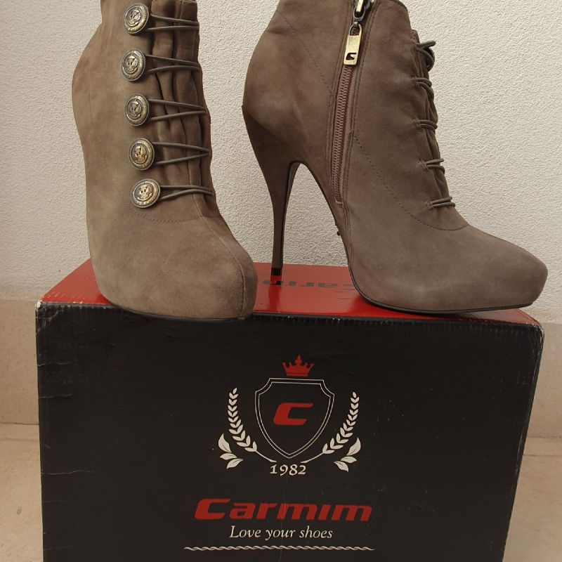 Bota carmim sale cano curto