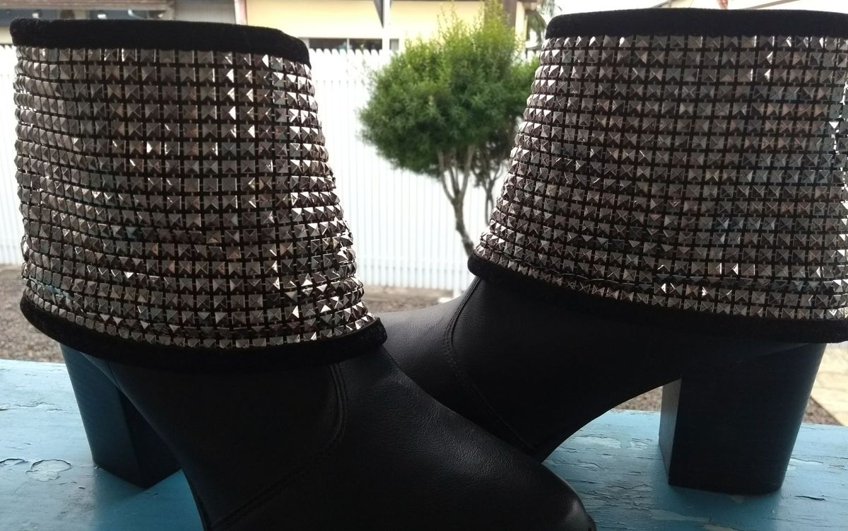 bota com brilho no cano