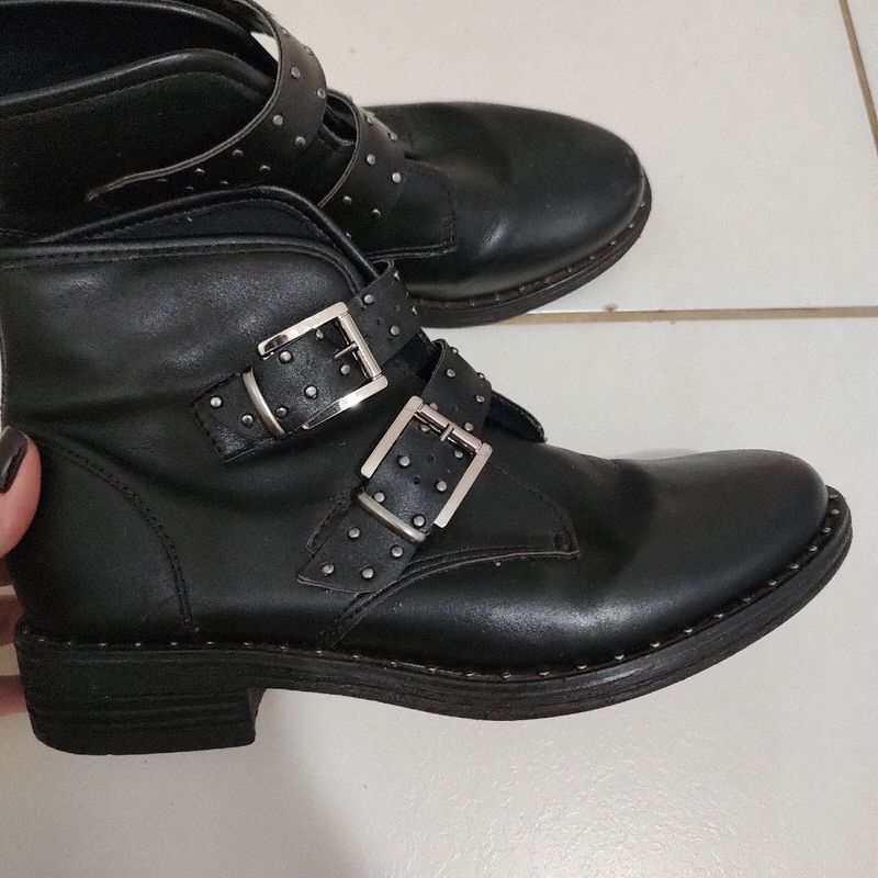 Bota cano best sale curto com tachinhas