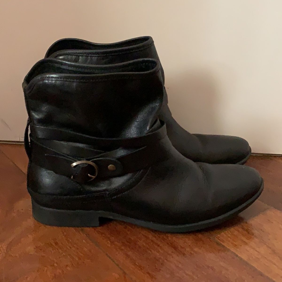 bota arezzo preta cano curto