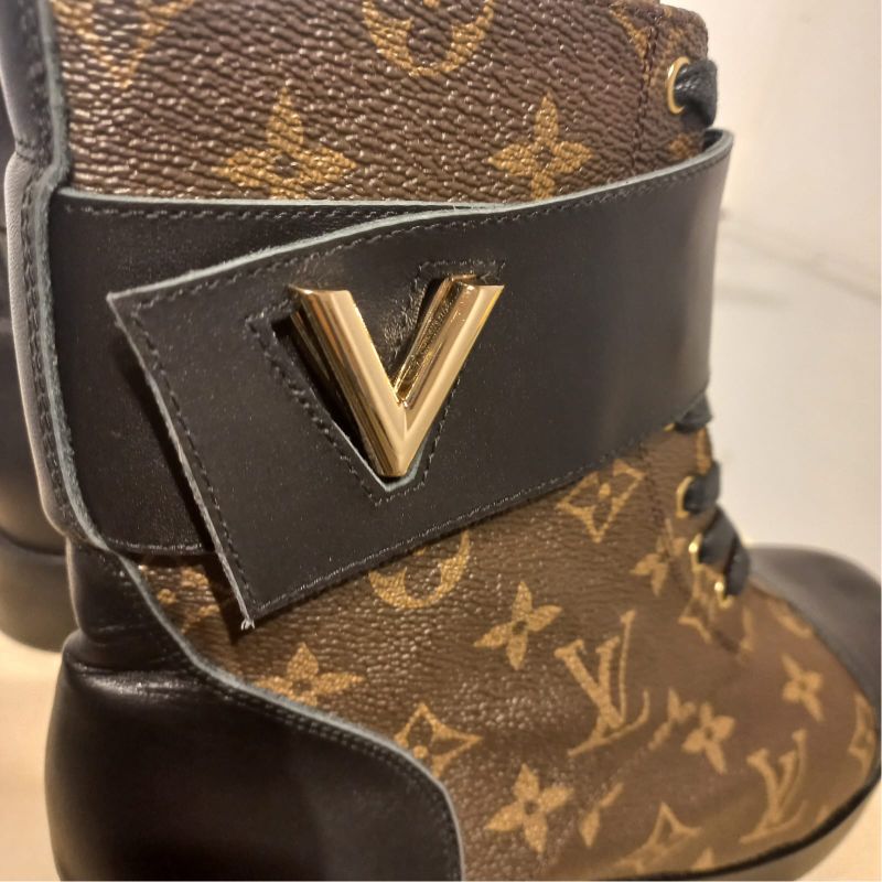 Bota cano curto louis hot sale vuitton