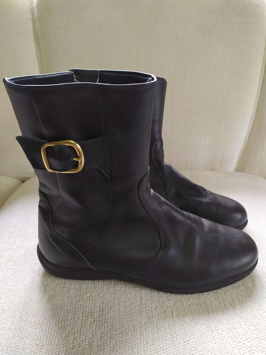 bota cano curto sem salto preta