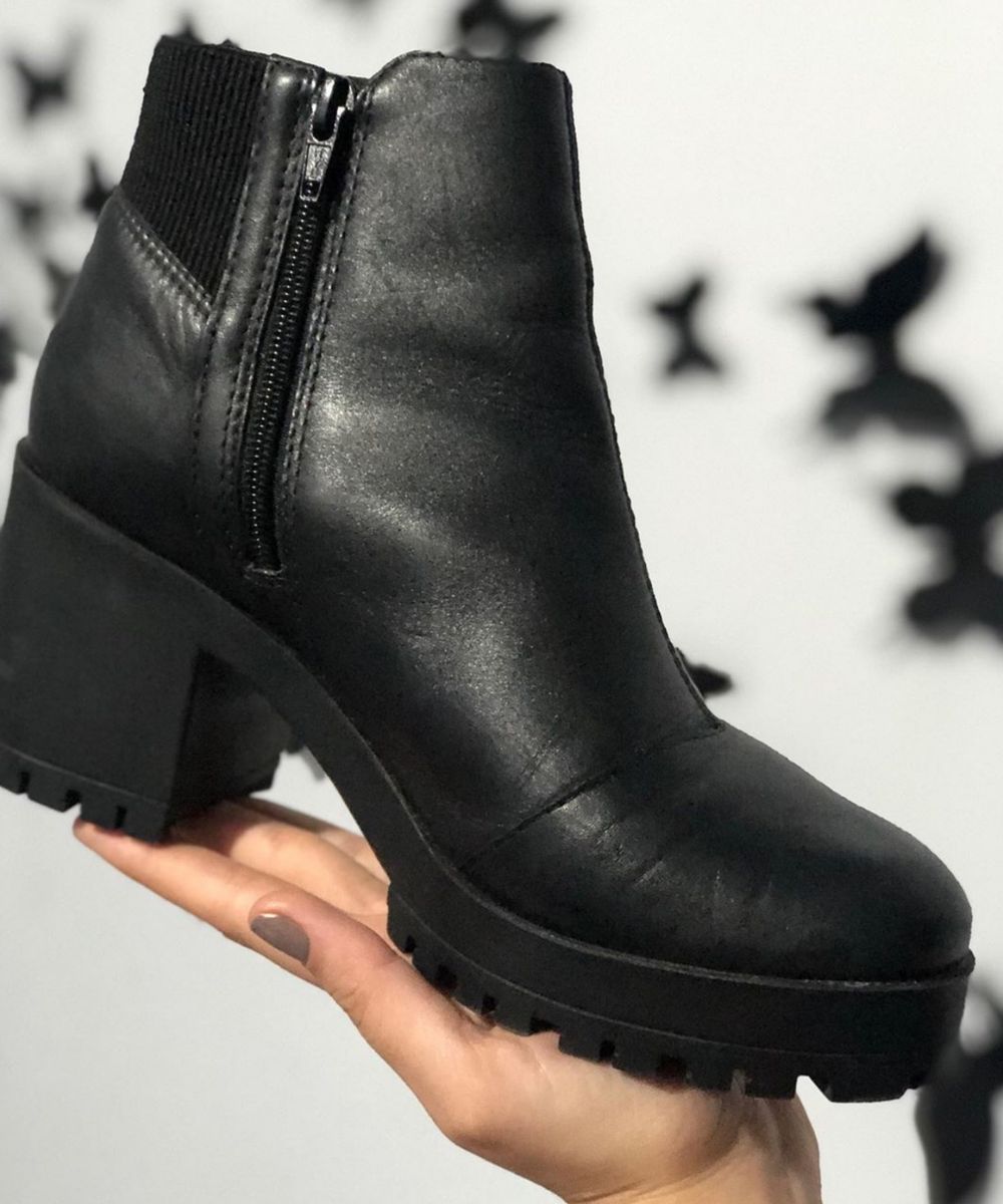 bota arezzo preta cano curto