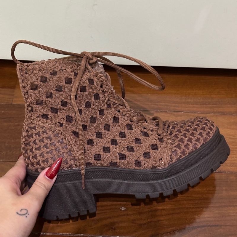 Bota Cano Curto Rendada Marrom com Salto Grosso Baixo 35