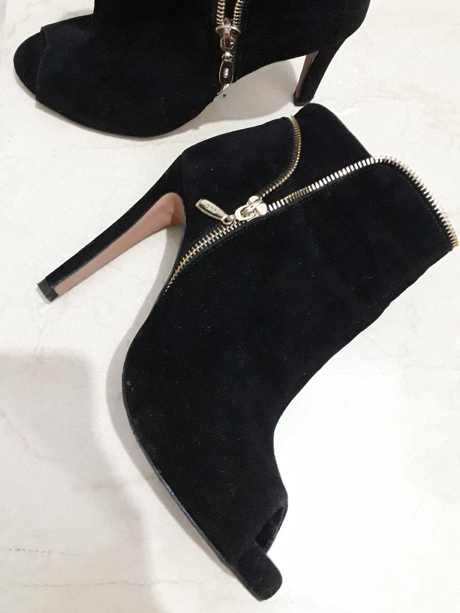 bota de salto fino cano curto