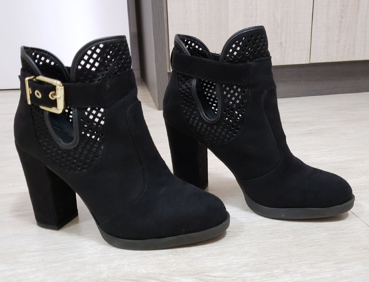 bota feminina com fivelas vizzano