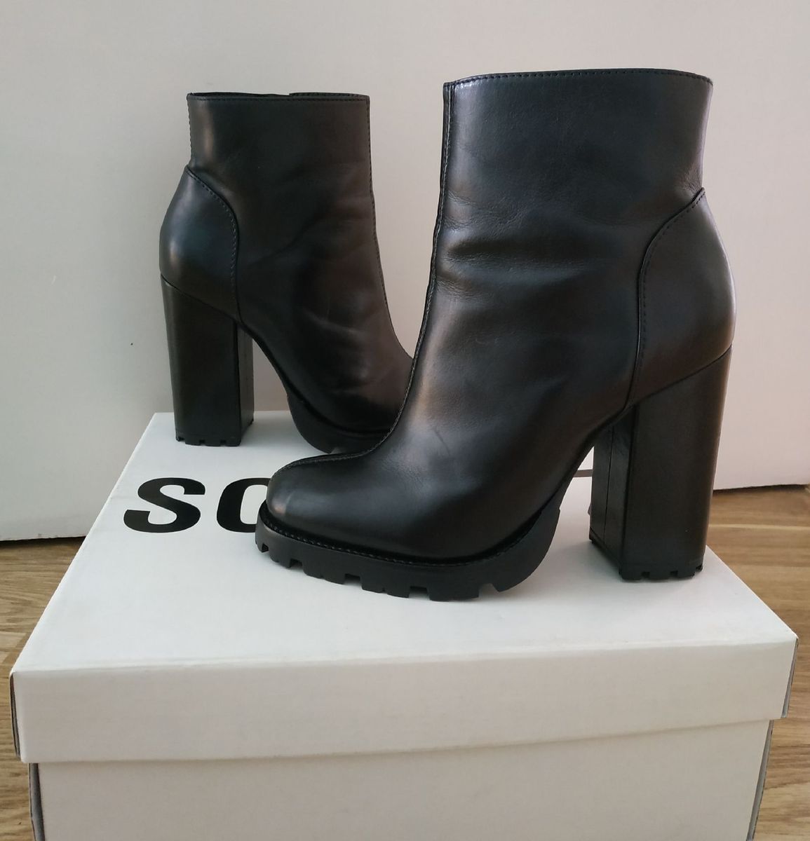 bota cano curto da schutz