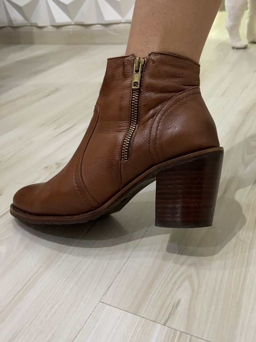 bota cano curto stiletto