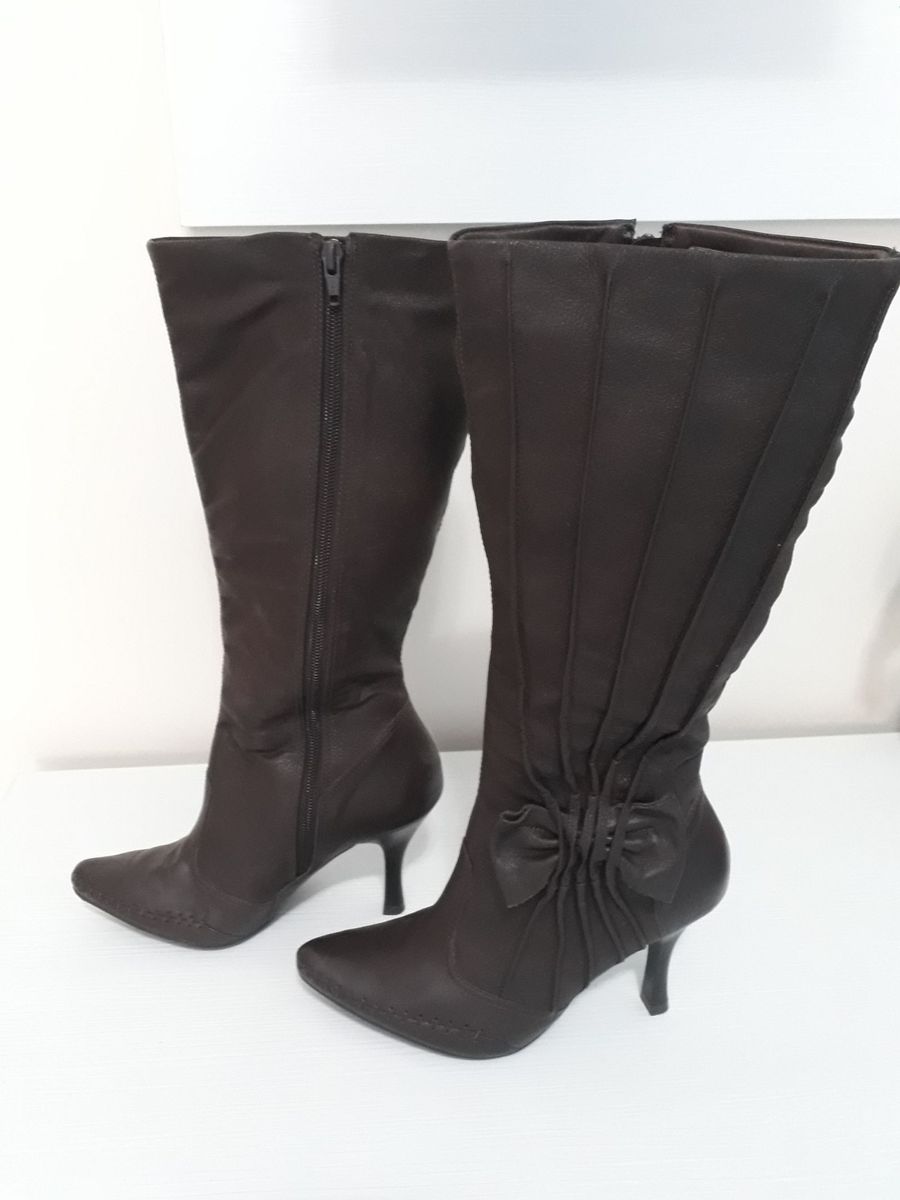 bota cor marrom