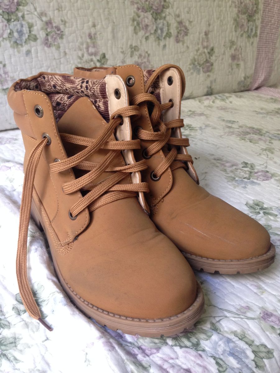 bota mooncity caramelo