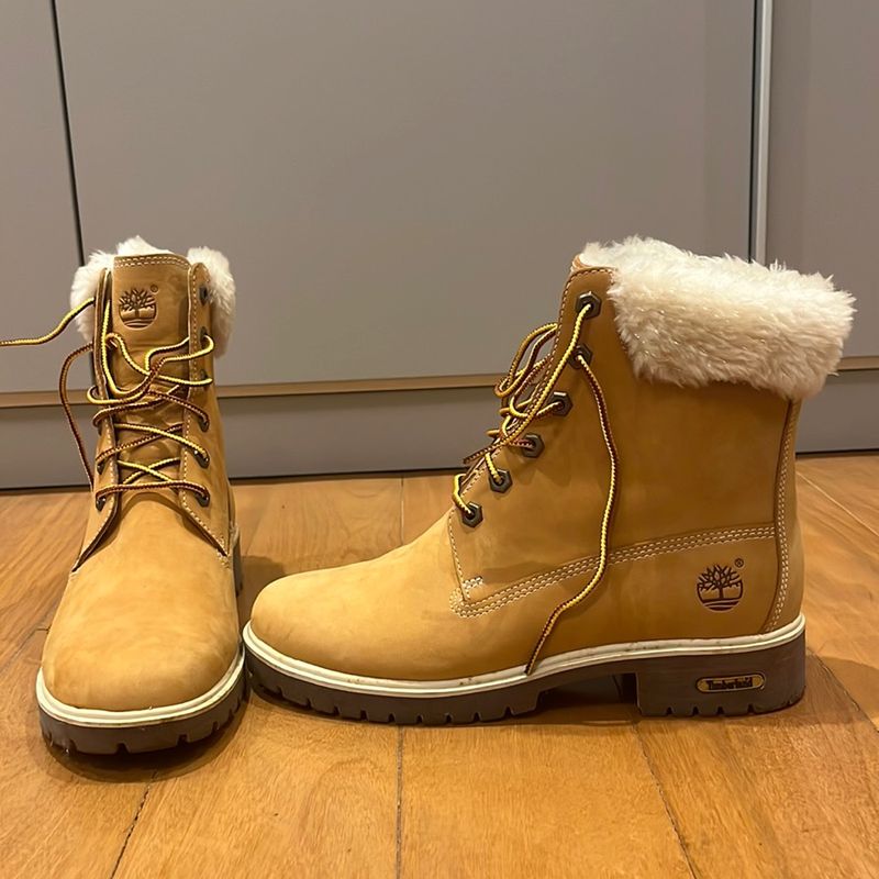 Bota Caramelo Timberland com Pelinho Tamanho 7.5 Nunca Usada