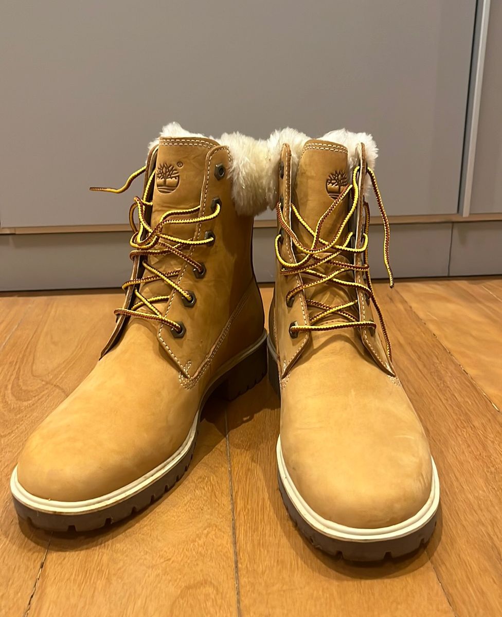 Bota Caramelo Timberland com Pelinho Tamanho 7.5 Nunca Usada