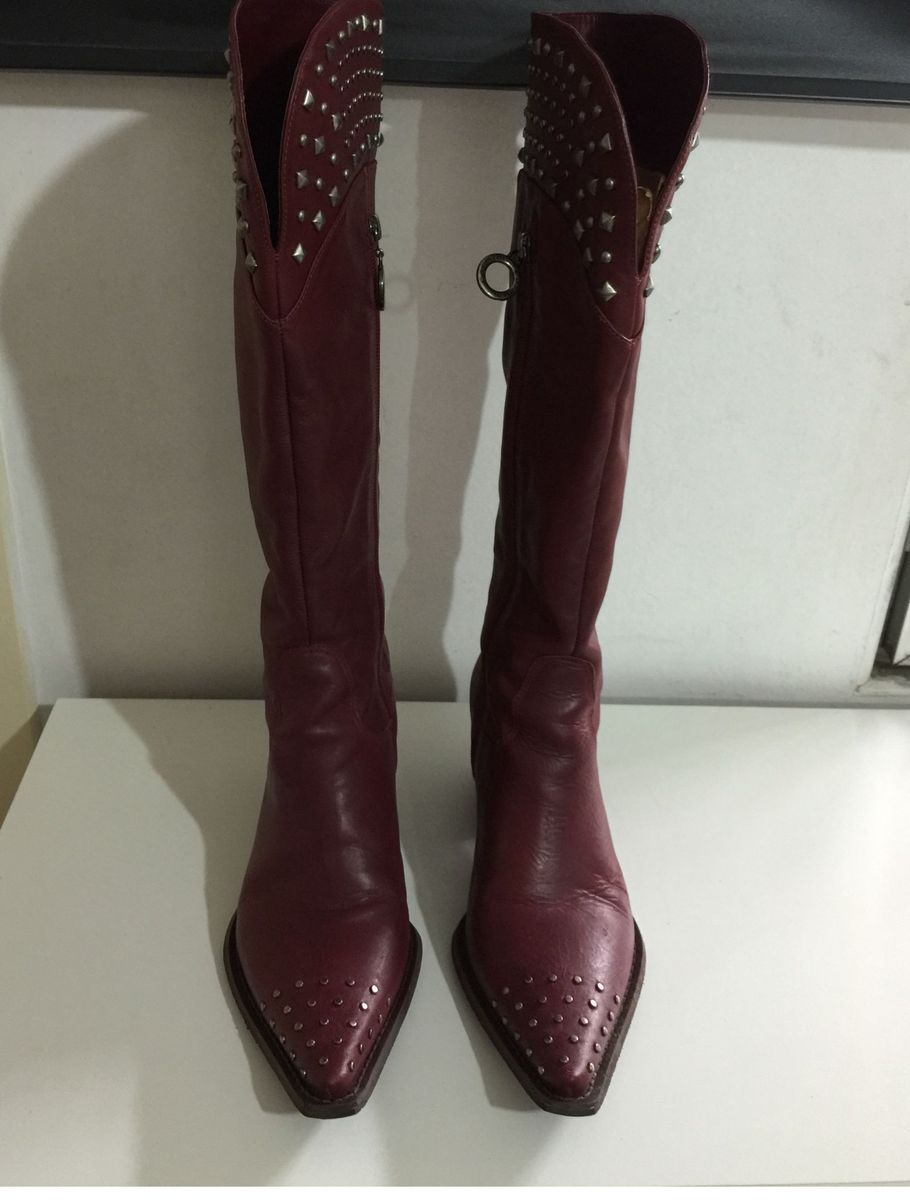 carmim botas