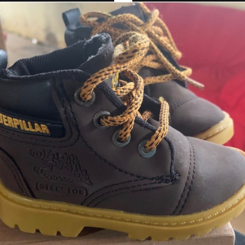 Bota store caterpillar infantil