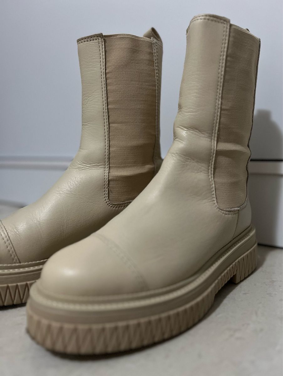 Bota Schutz Chelsea Cano Médio Lincoln Couro Bege Schutz Nunca