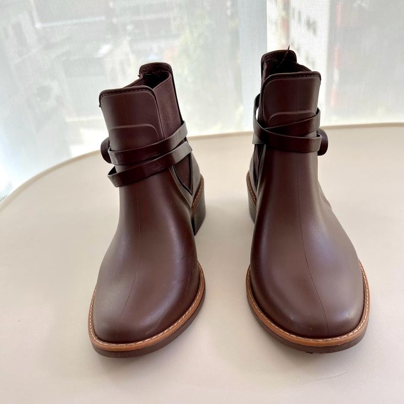 Bota chelsea 2024 colcci tiras