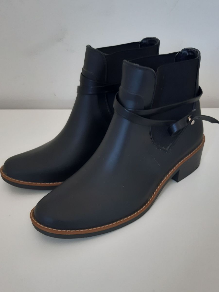 colcci bota chelsea colcci tiras preto