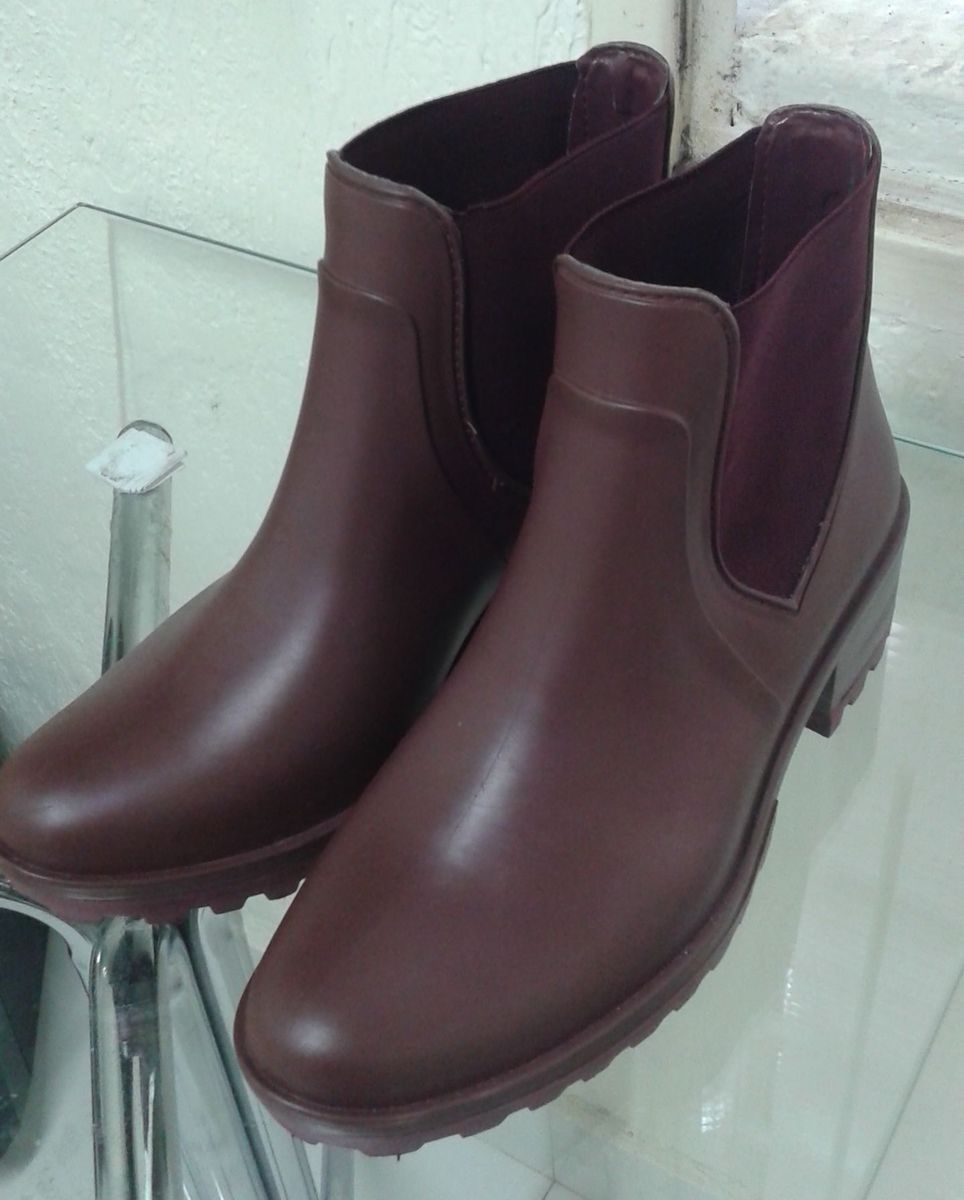 bota de plastico colcci