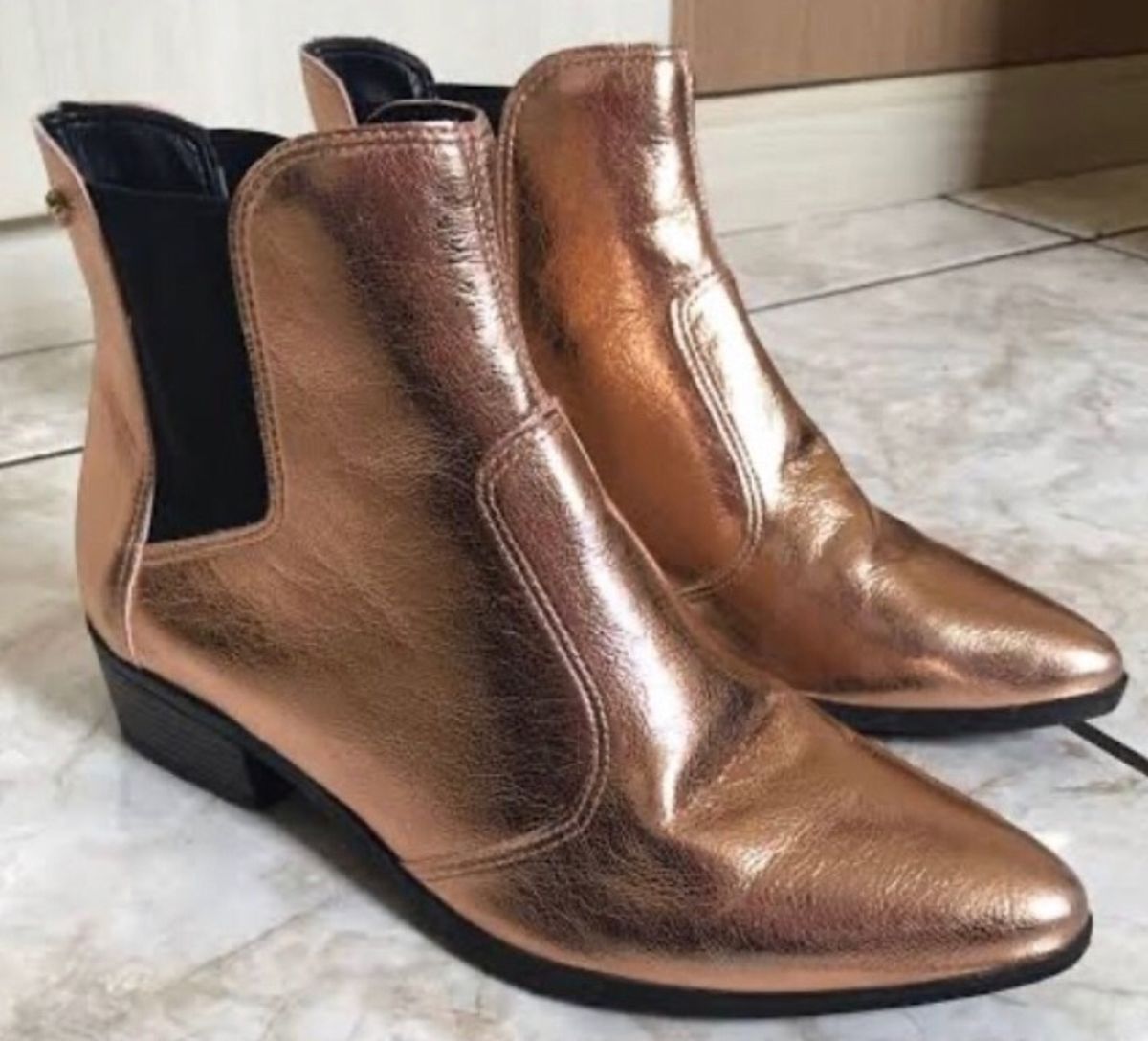 bota chelsea cravo e canela