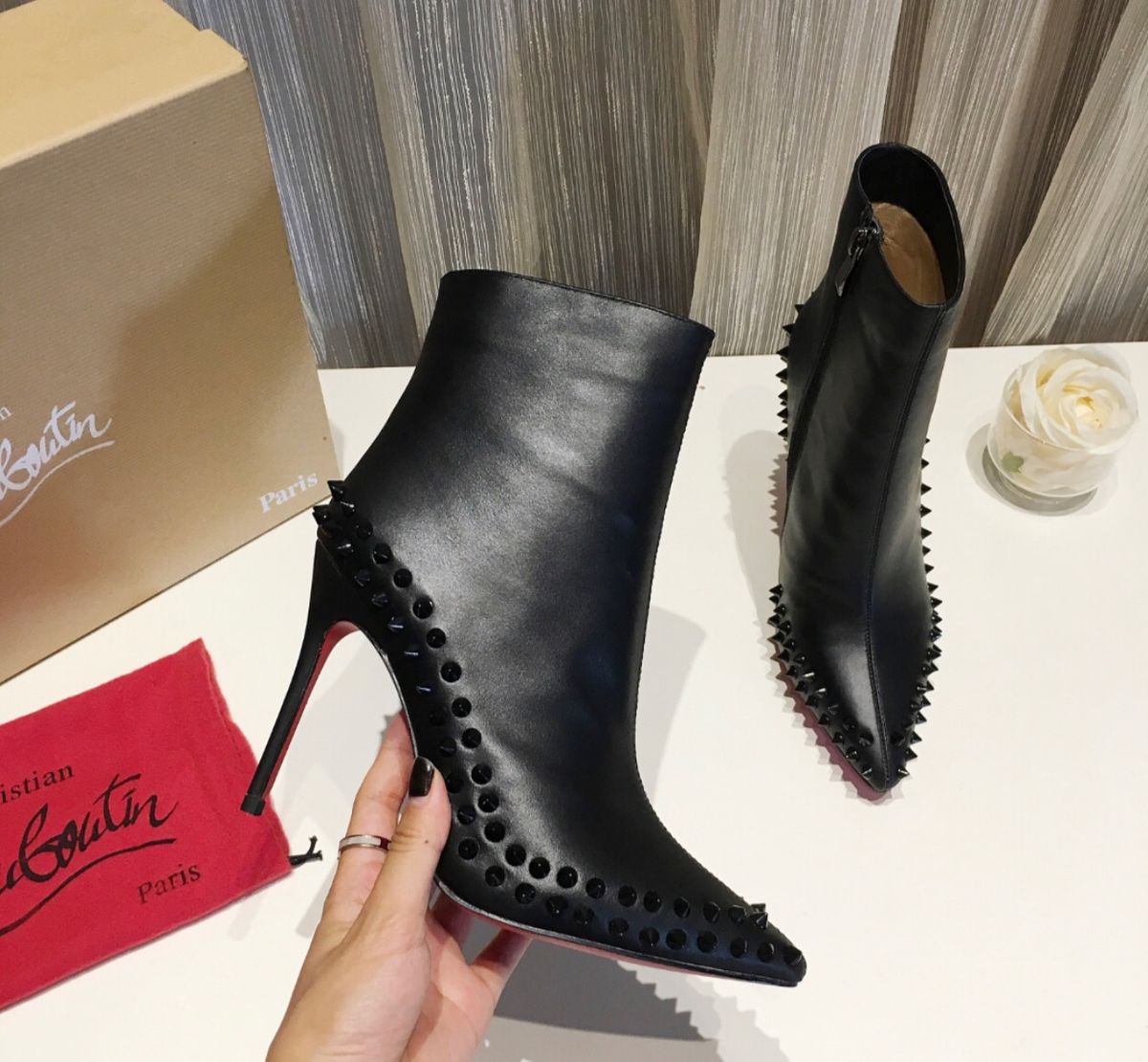 bota louboutin feminina