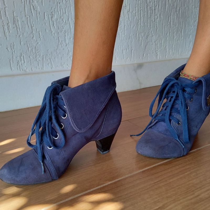 Bota colcci best sale cadarço azul