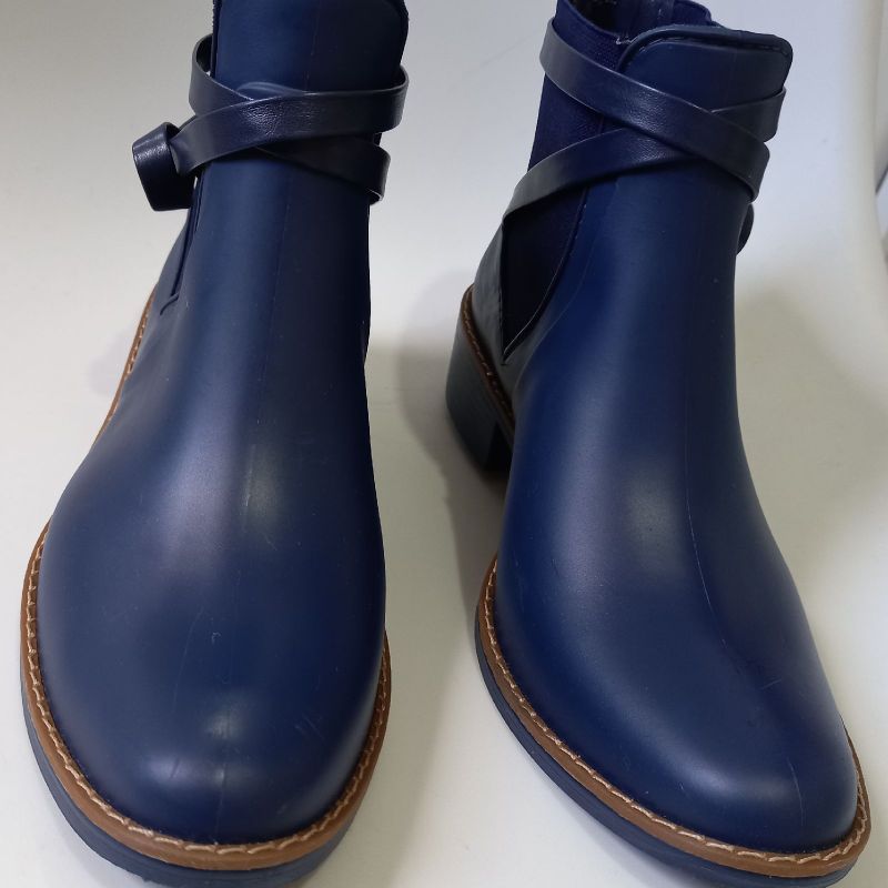 Bota colcci 2024 cadarço azul