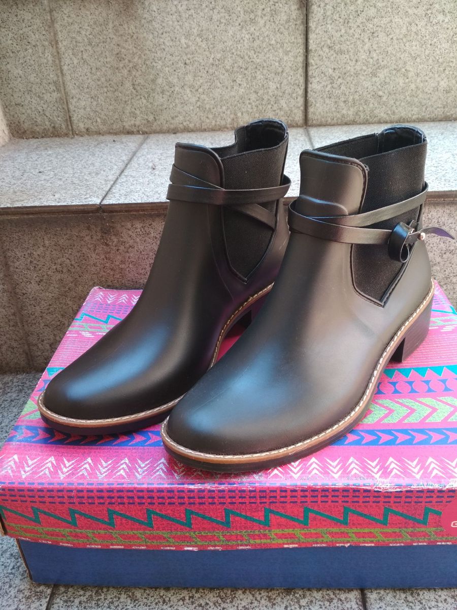 bota cano curto colcci