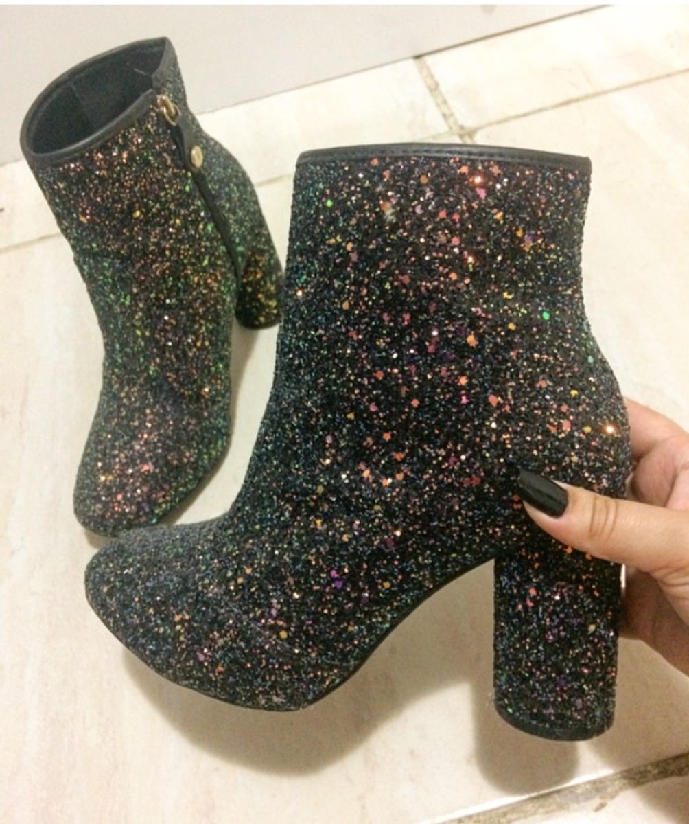 bota brilhante vizzano