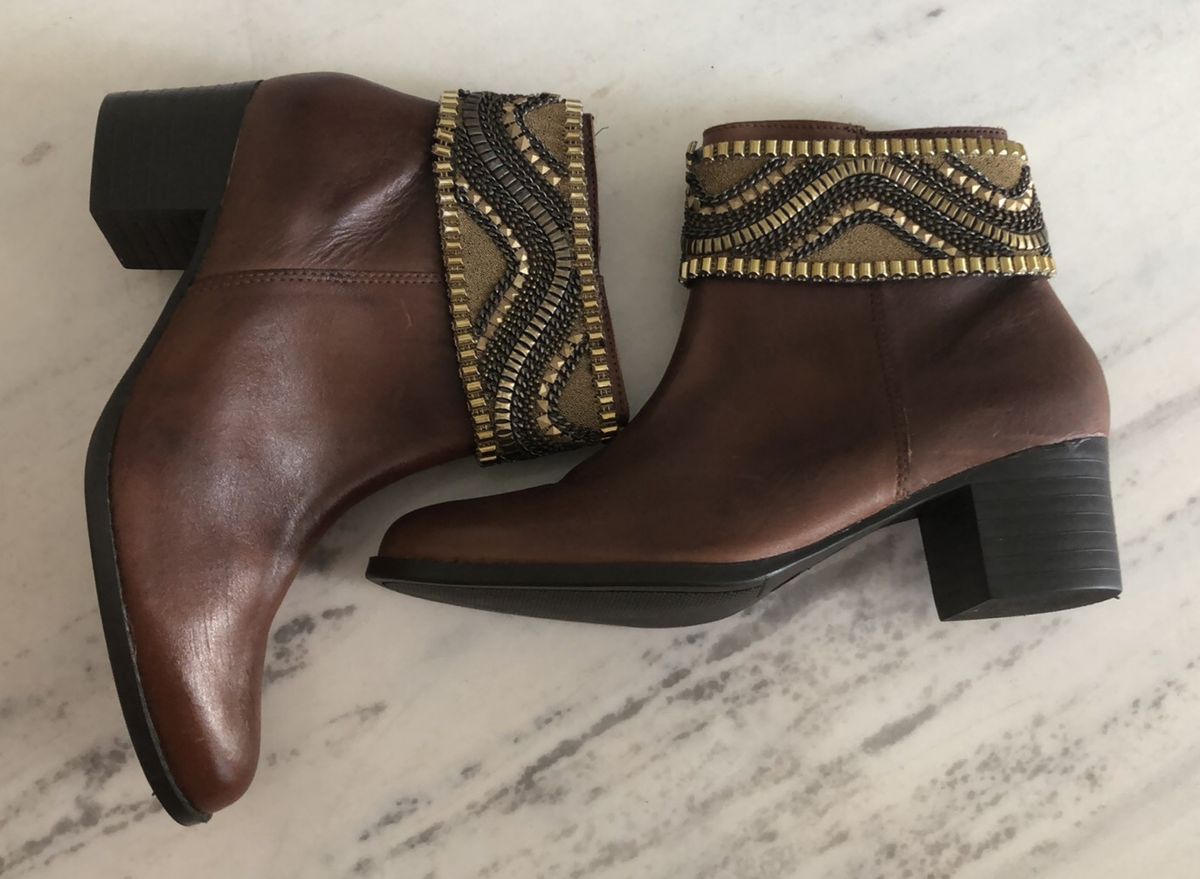 bota vermelha constance