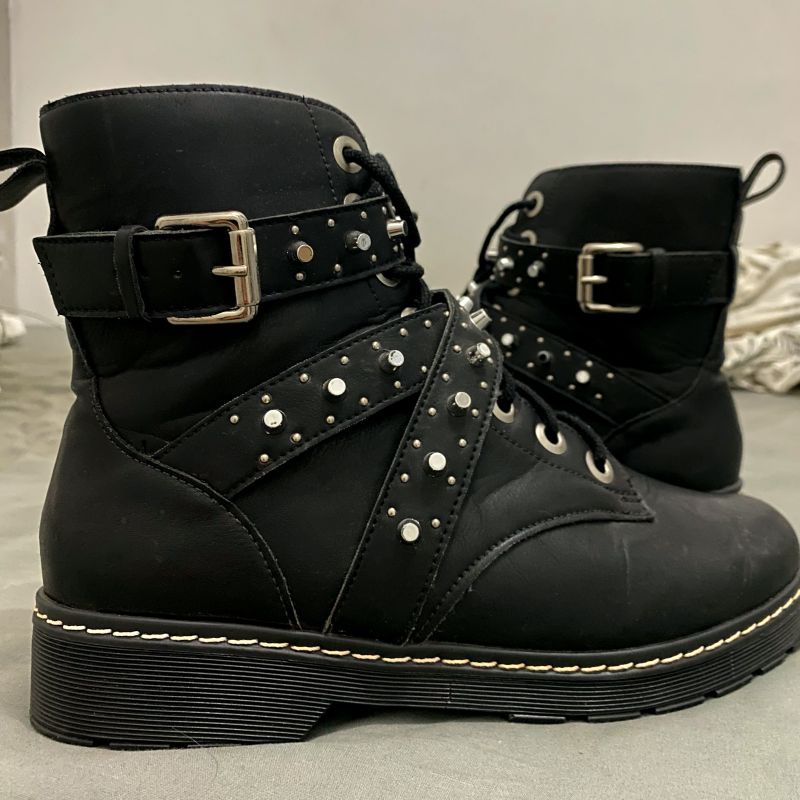 Coturno com hot sale tachas