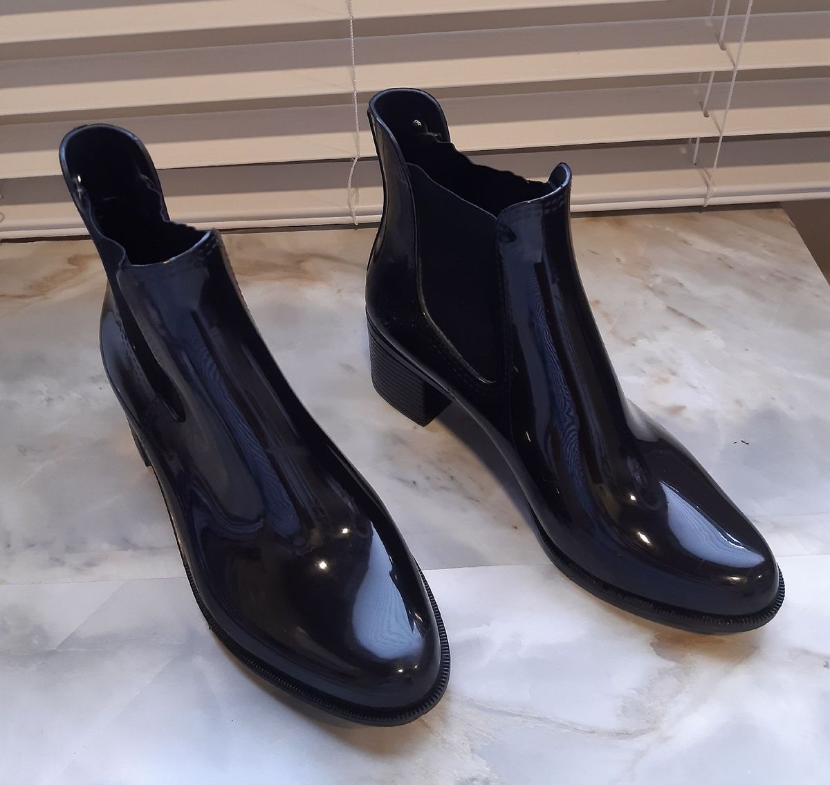 coturno de plastico feminino