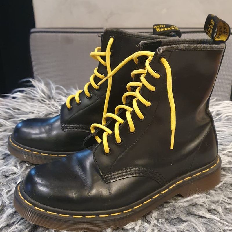 Coturnos dr martens sales brasil